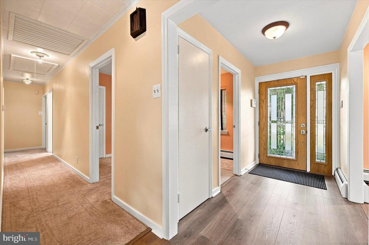 840 Delmont Dr - Photo 5 of 25