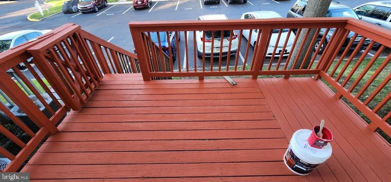 525 Village Ln - Photo 3 of 15