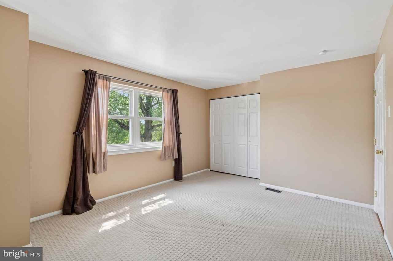 525 Village Ln - Photo 7 of 15