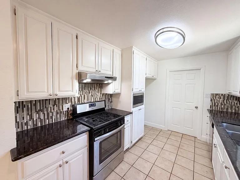 209 Bryan Avenue - Photo 7 of 10