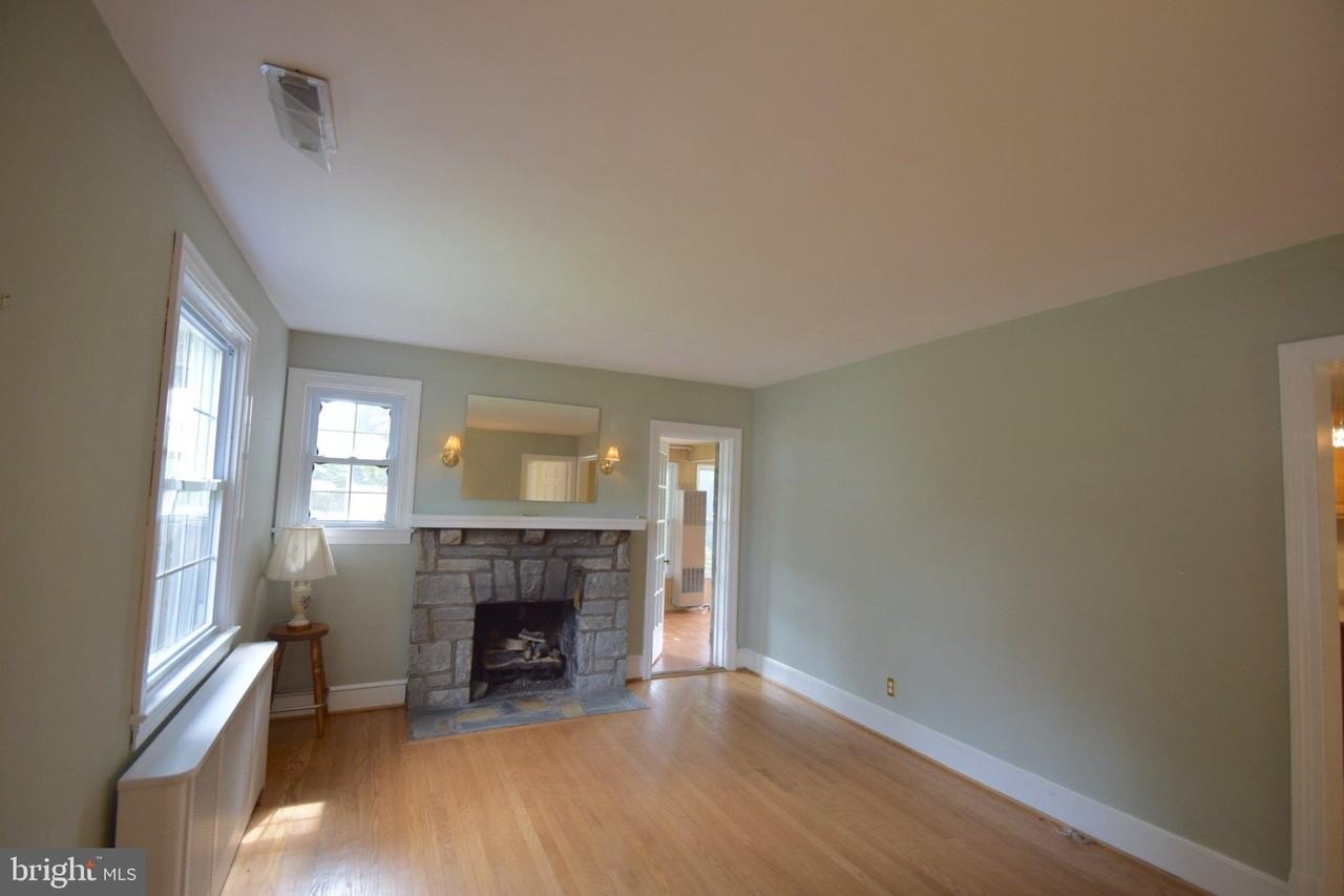 4610 3rd St S - Photo 4 of 40