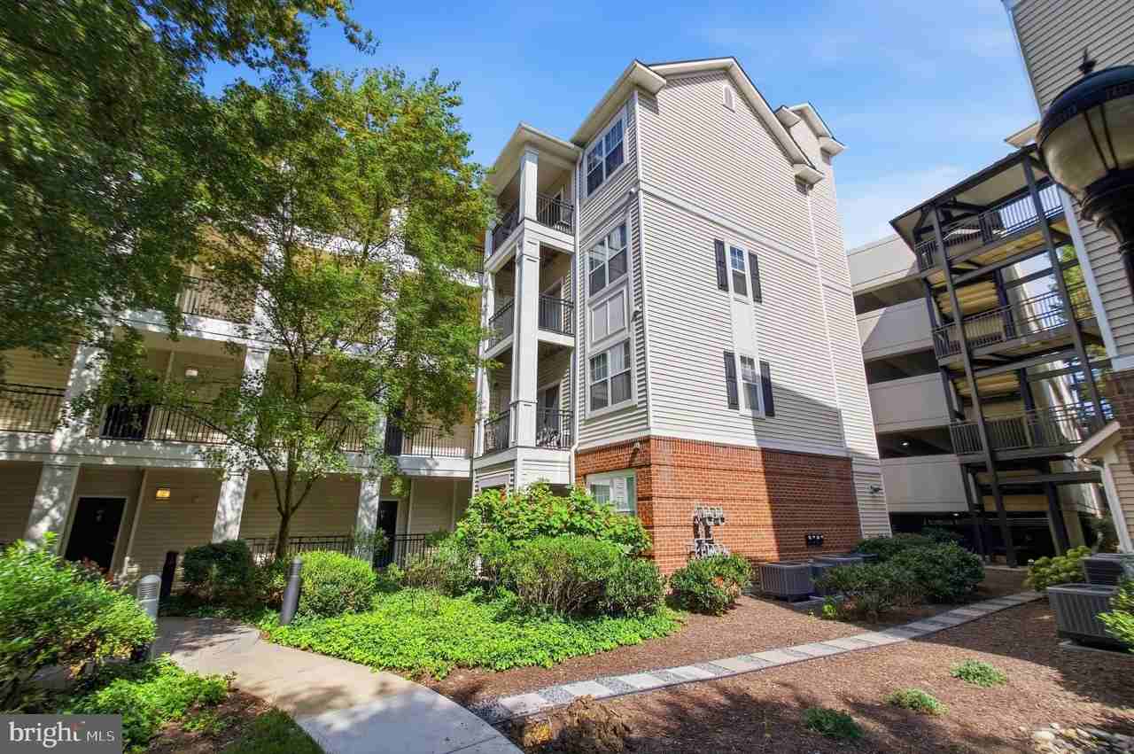 12913 Centre Park Cir #103 - Photo 3 of 48