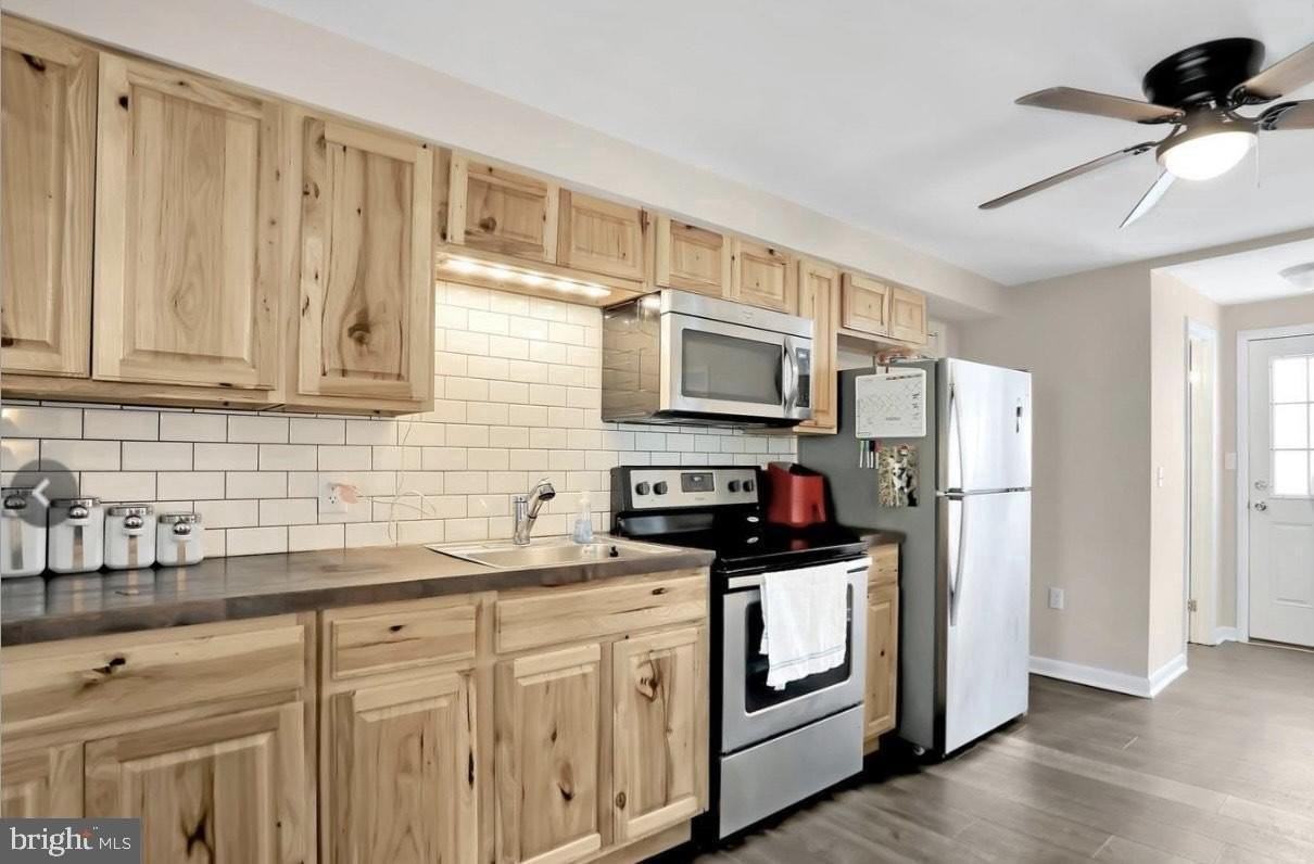 316 W 9th St - Photo 3 of 15