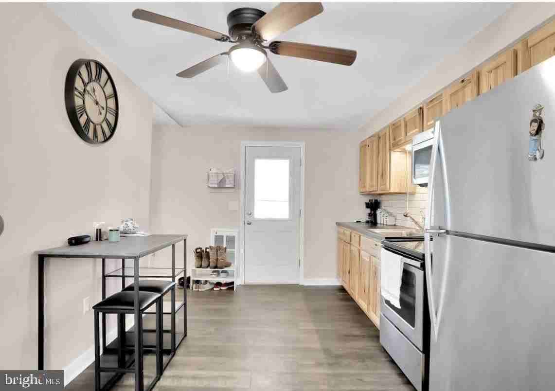 316 W 9th St - Photo 4 of 15