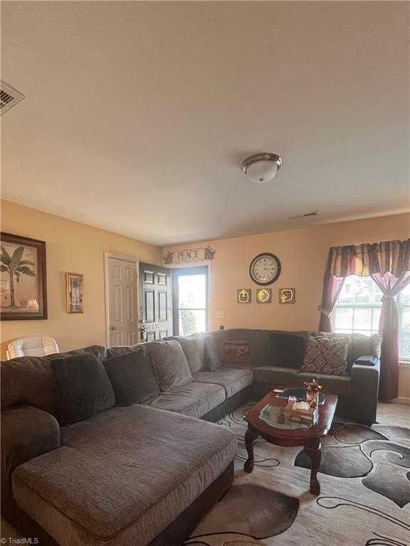 626 Bentley Ln - Photo 6 of 22