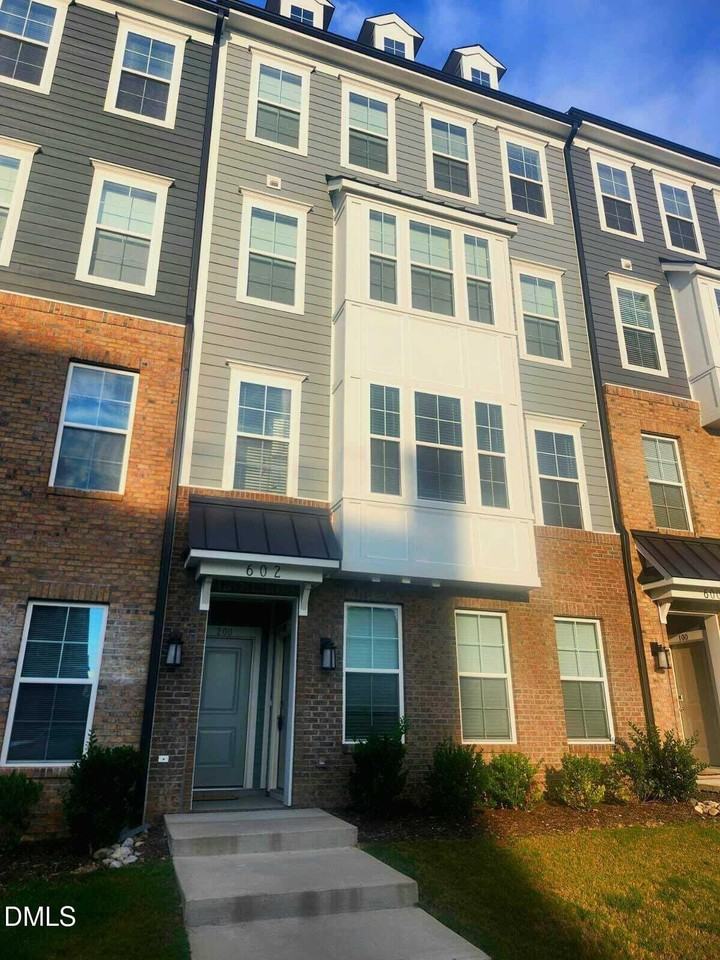602 Market Grove Dr - Photo 2 of 24