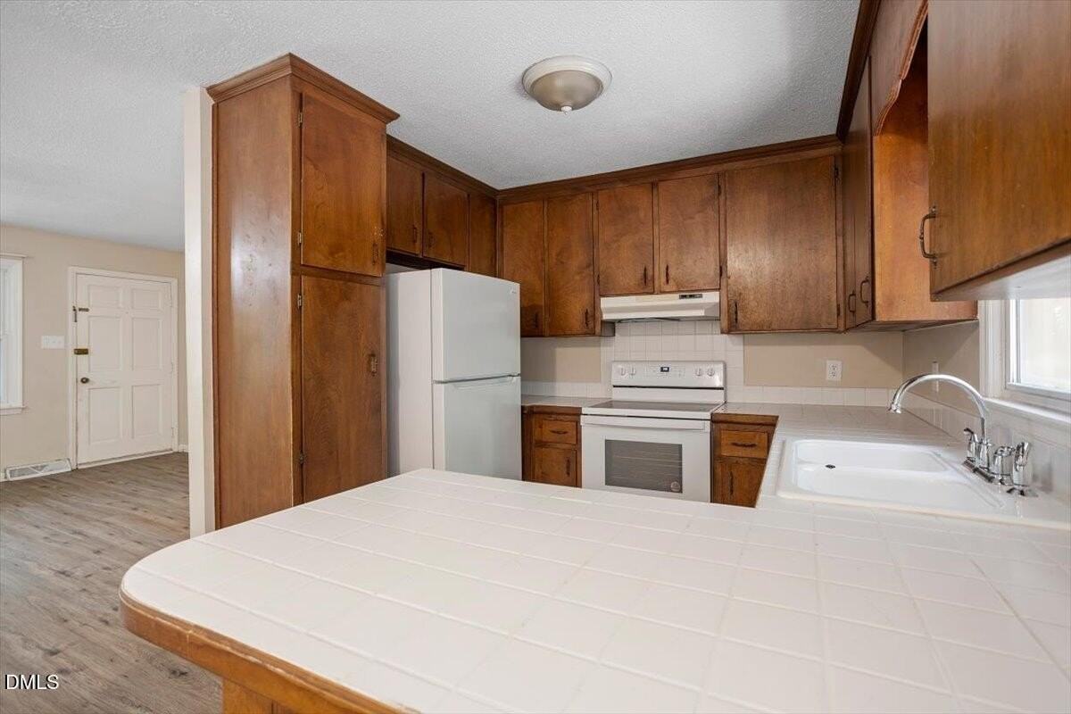 5302 Covey Ct - Photo 4 of 30