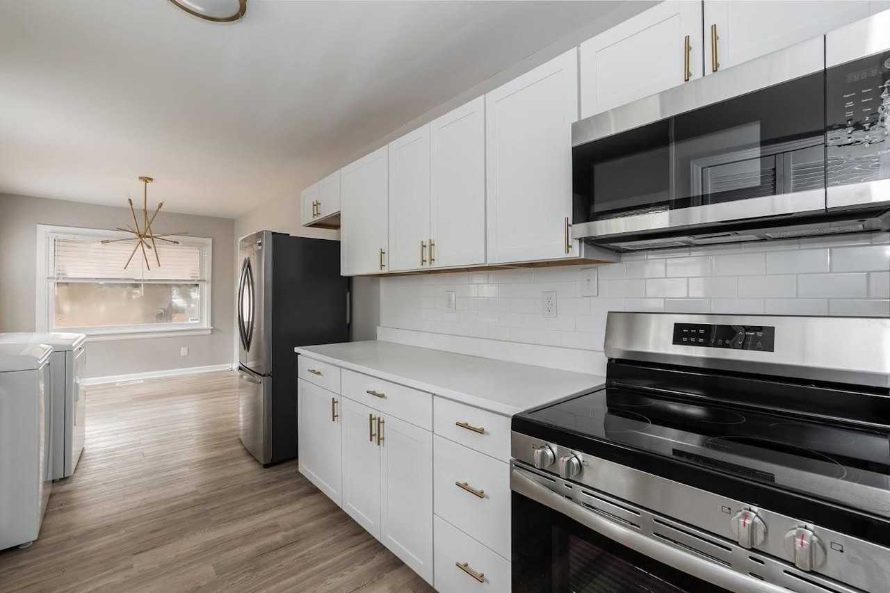 1400 Rosewood Ave - Photo 7 of 17