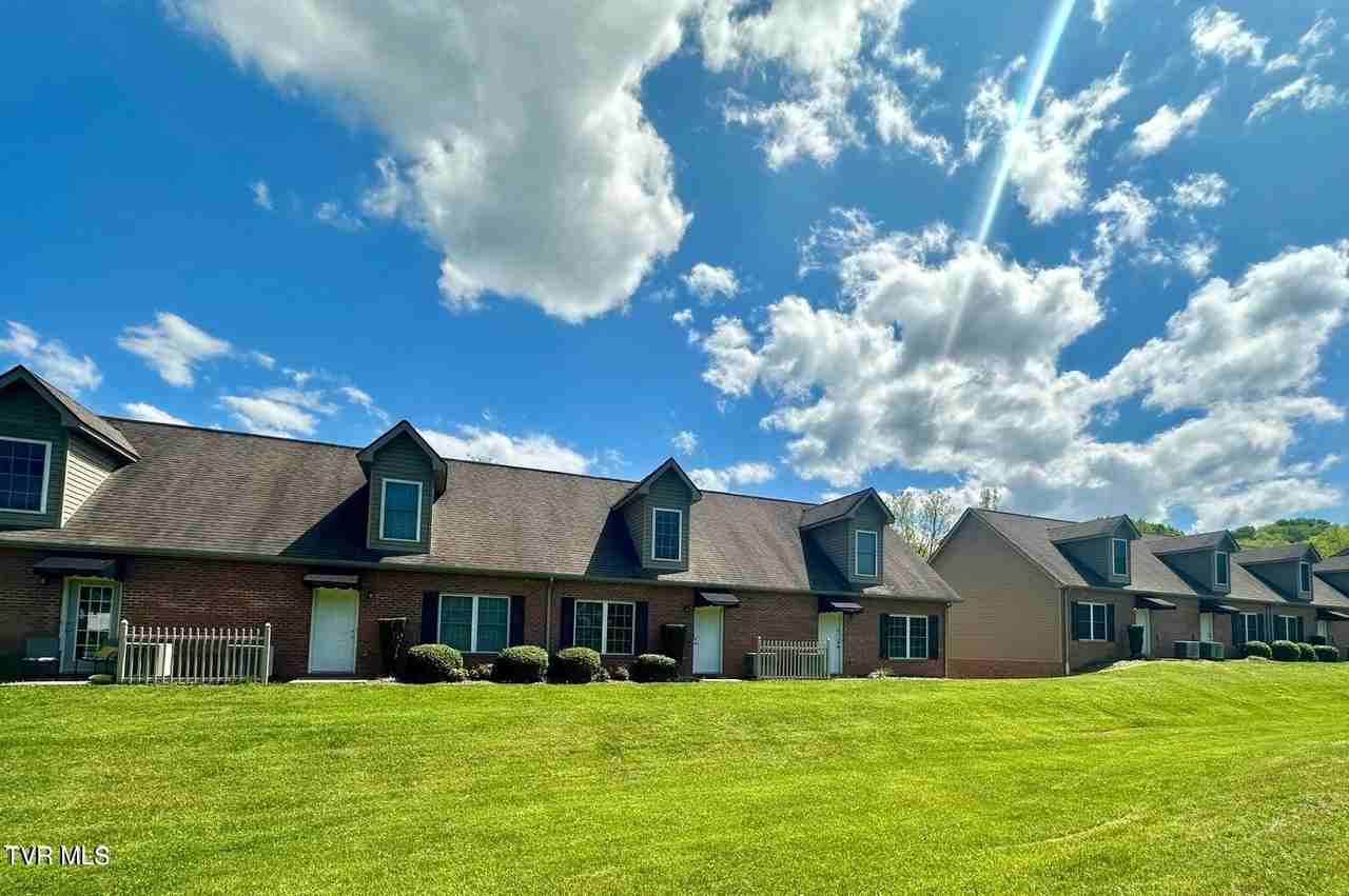 2108 Pleasant View Dr #203 - Photo 3 of 20