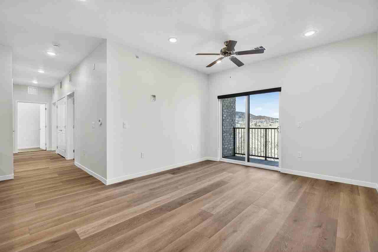 983 W State St #C203 - Photo 5 of 48