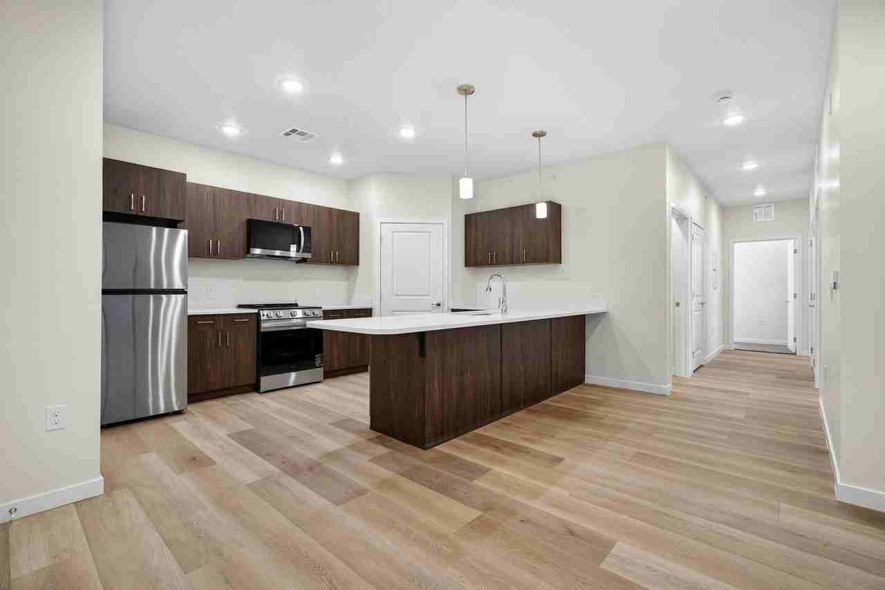 983 W State St #C203 - Photo 6 of 48