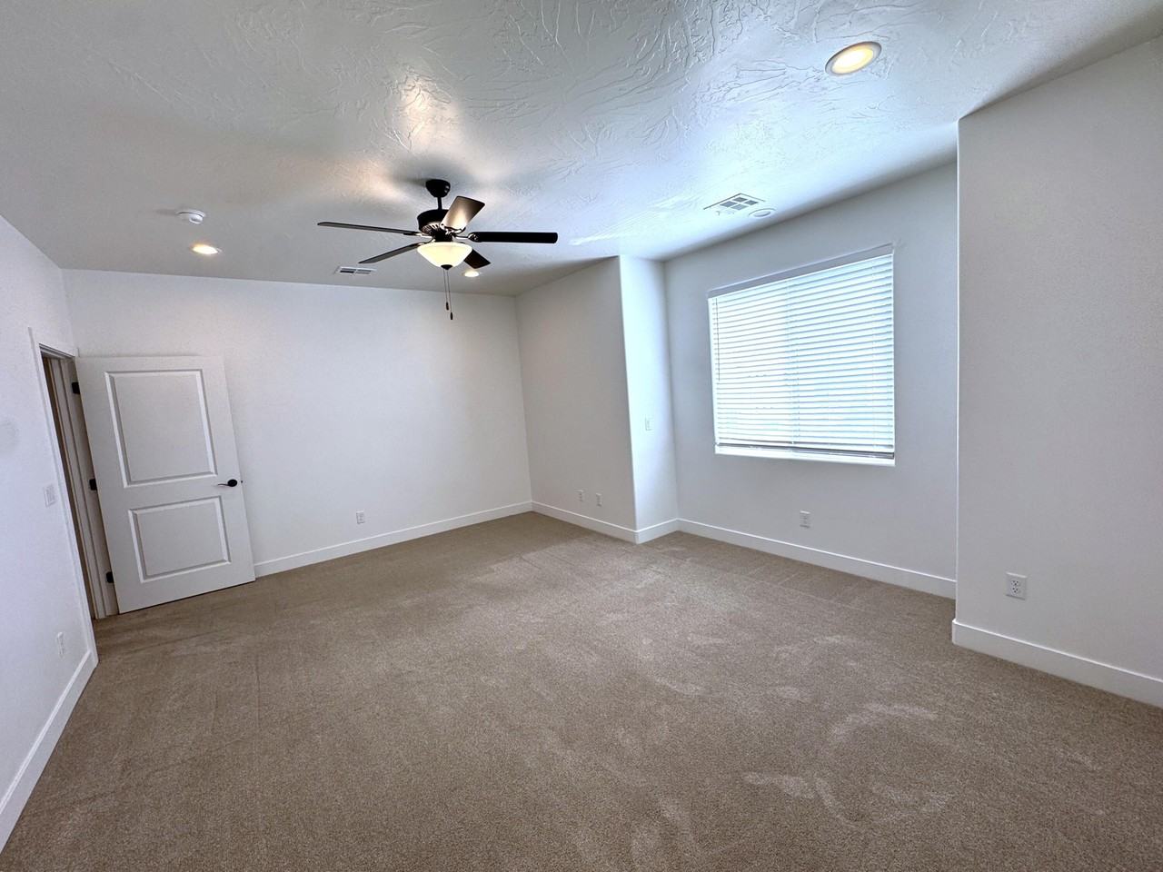 322 N 2480 W - Photo 6 of 15