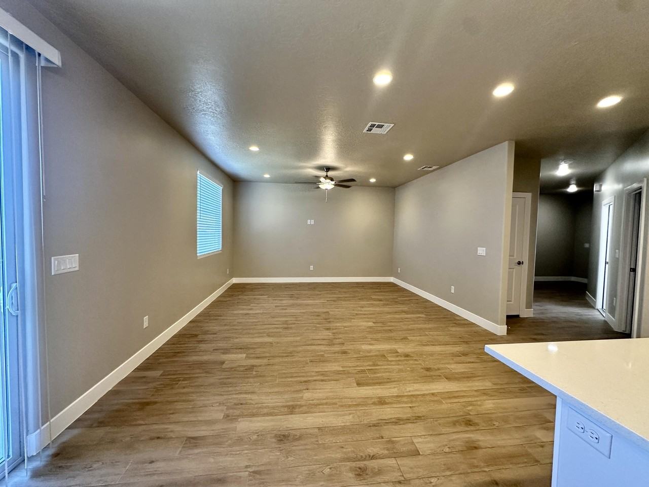 467 W 405 N - Photo 3 of 12