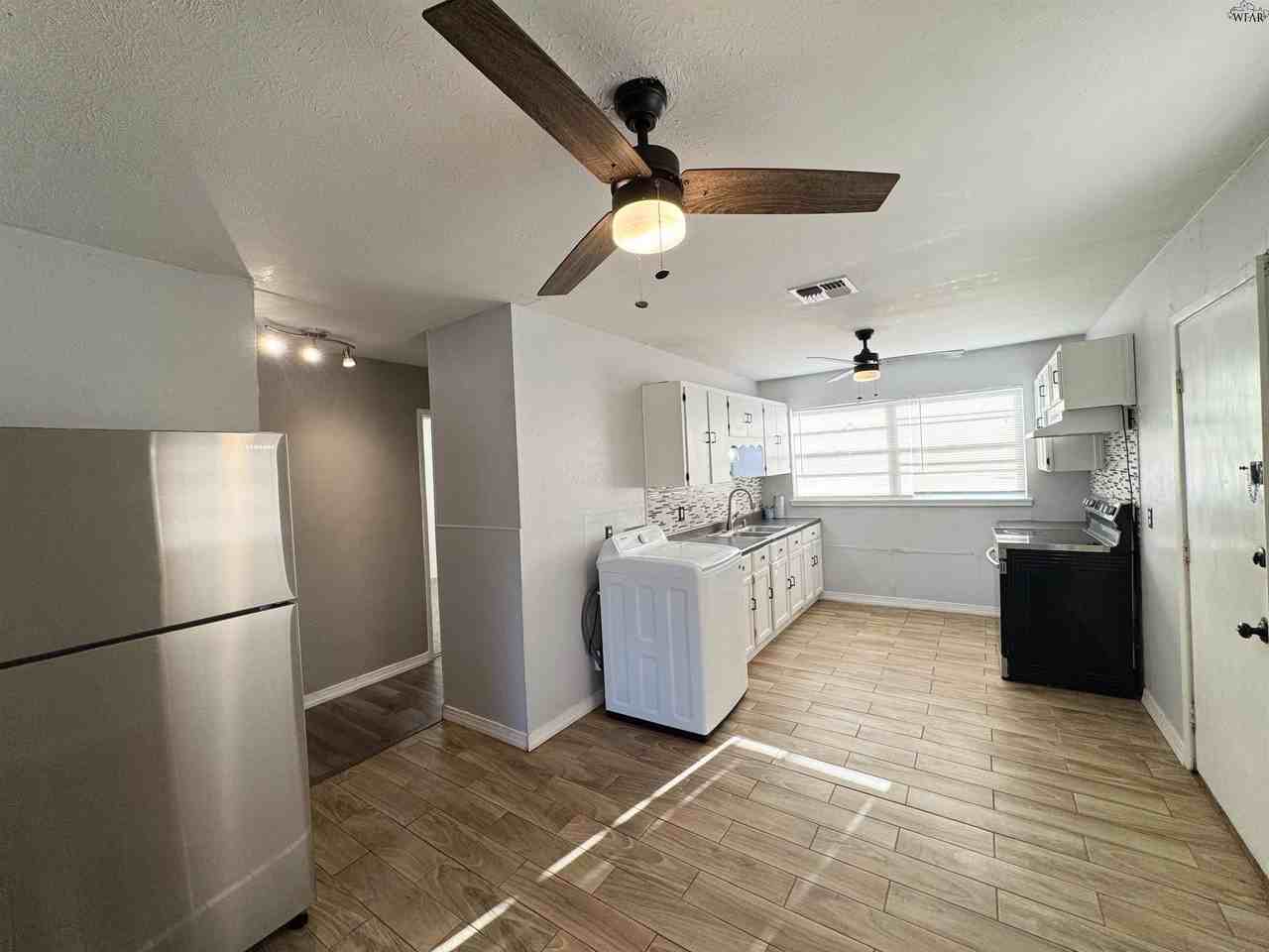 1504 Red Fox Rd - Photo 4 of 17