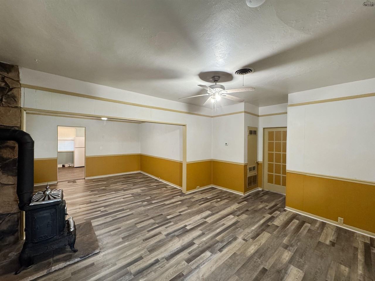 3205 10th St - Photo 3 of 16