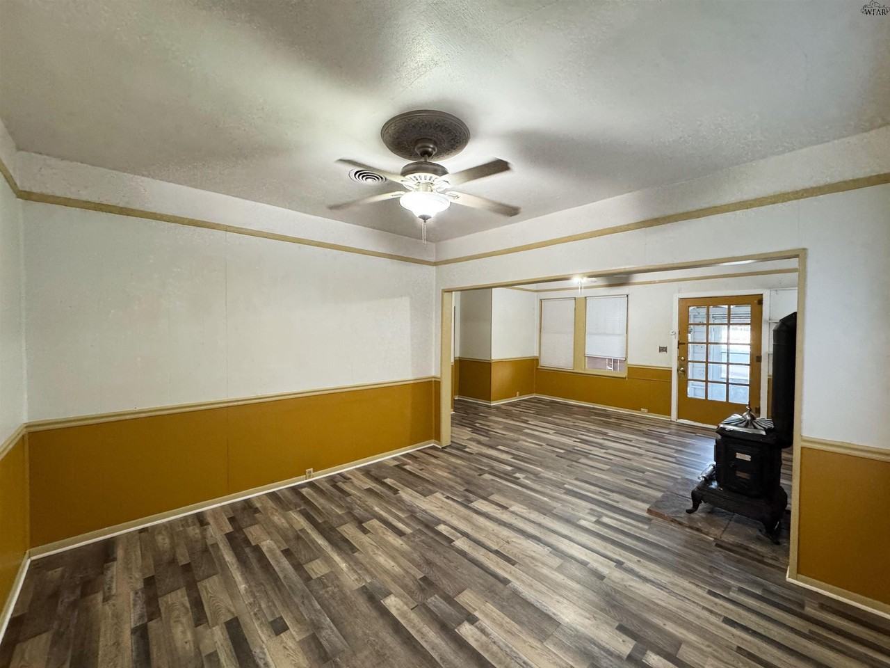 3205 10th St - Photo 4 of 16