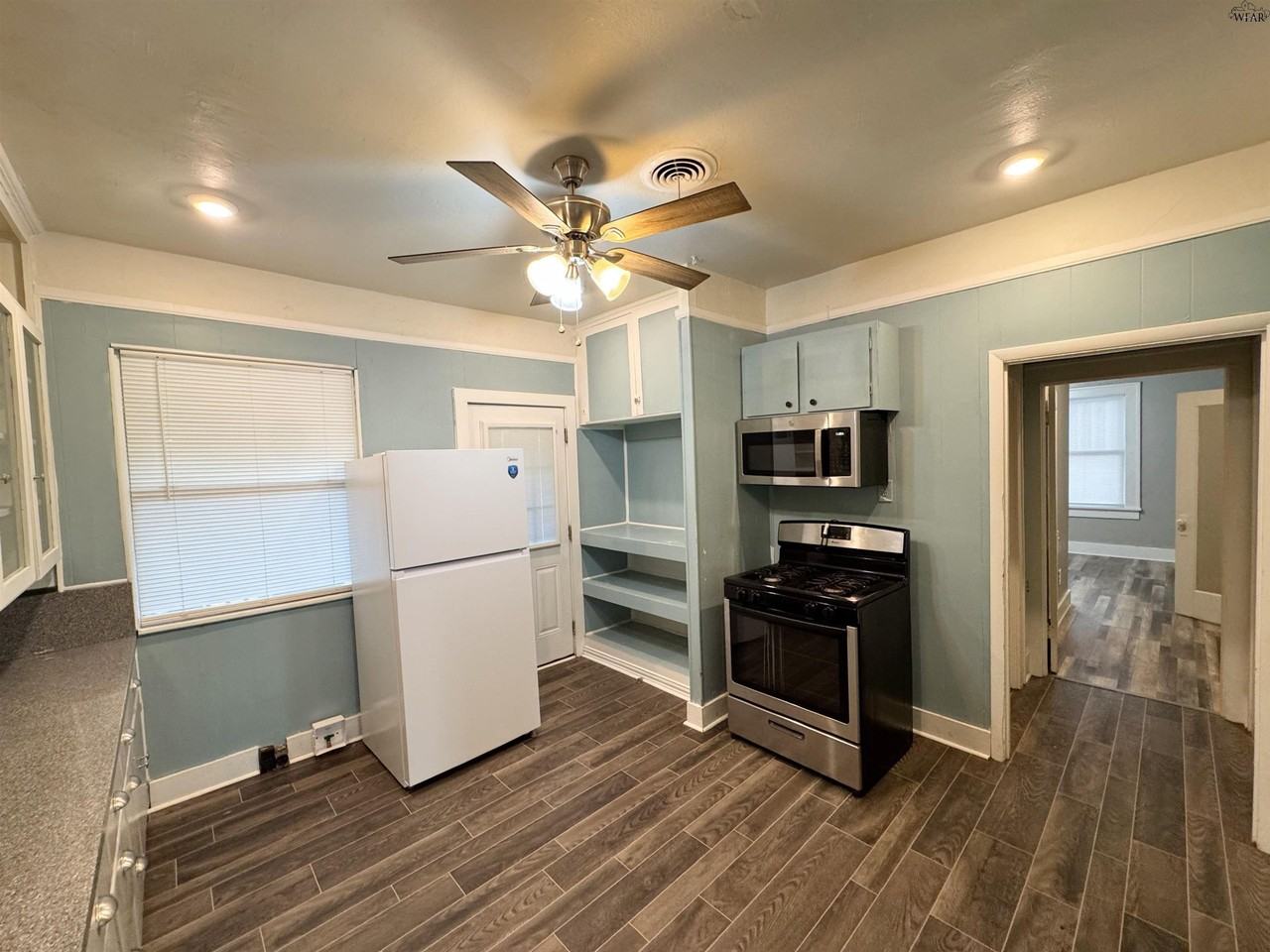 3205 10th St - Photo 5 of 16