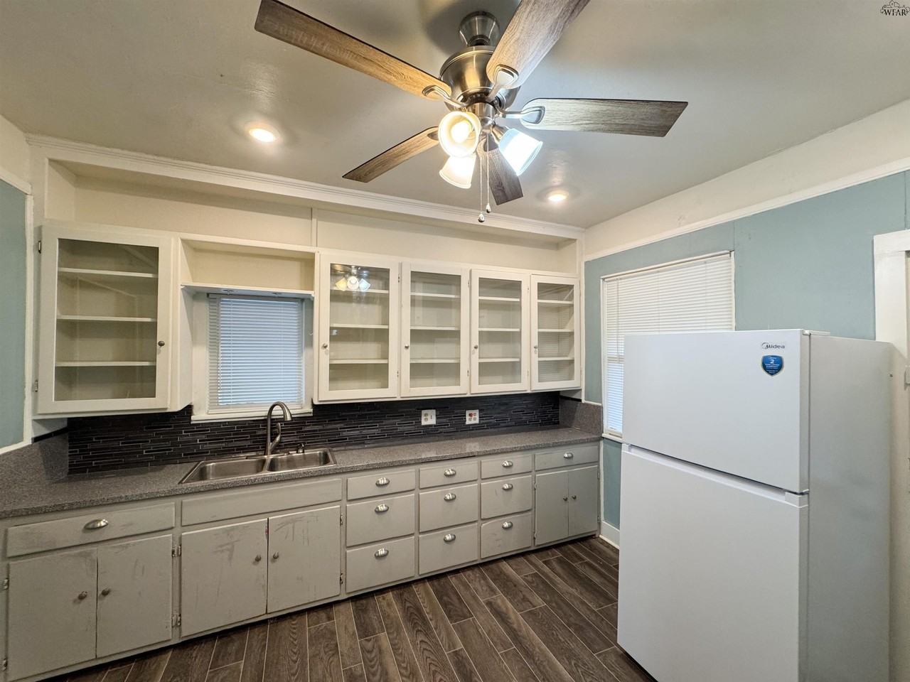 3205 10th St - Photo 6 of 16