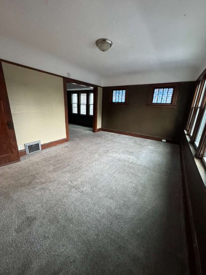 1504 S 81st St #1504 - Photo 7 of 8