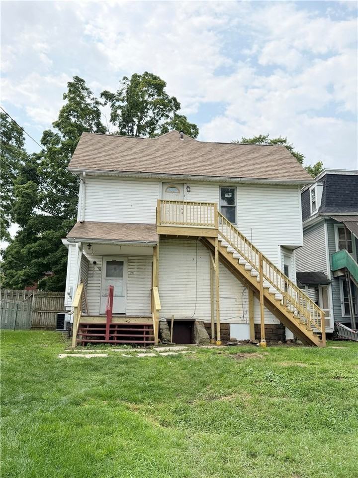 219 E Wallace Ave #1 - Photo 2 of 22