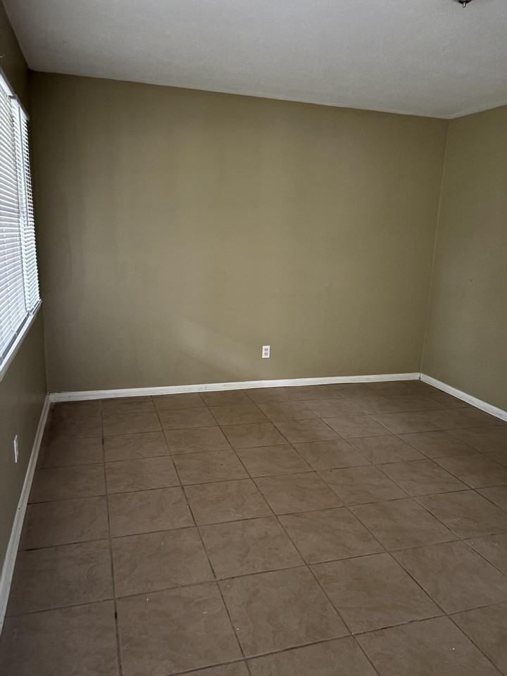 1332 Dianne Dr #1 - Photo 3 of 12