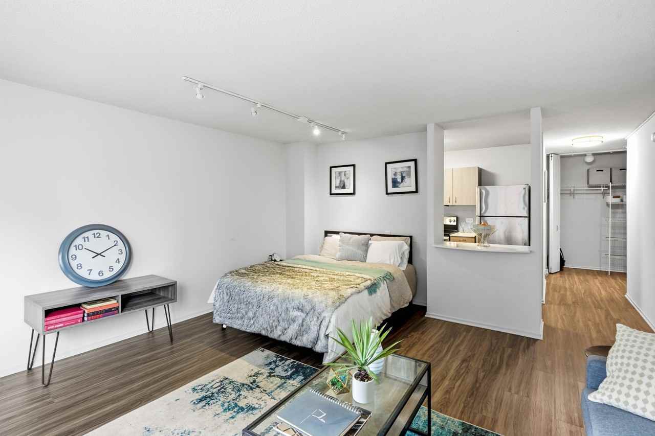 1130 N Dearborn St - Photo 3 of 34