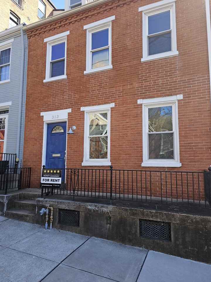 313 N Mulberry St #1