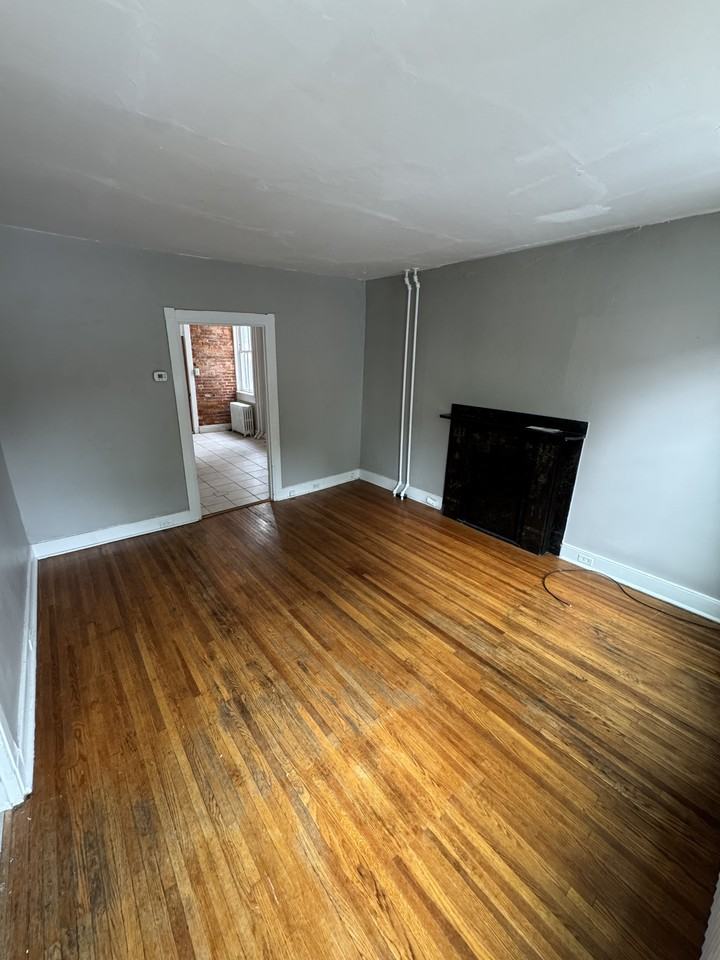 313 N Mulberry St #1 - Photo 3 of 16