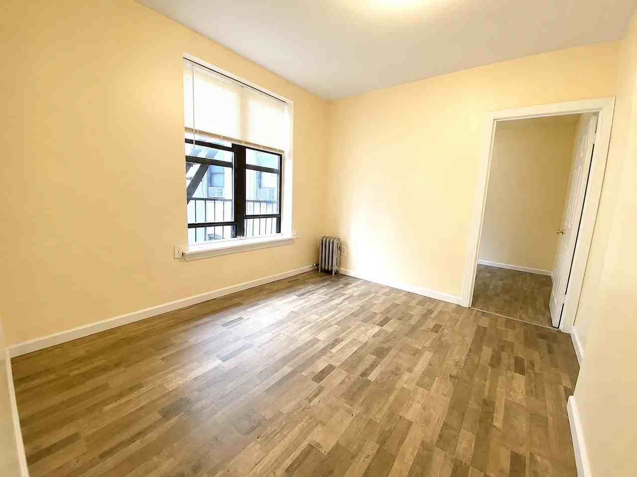 252 S 4th St - Photo 2 of 5