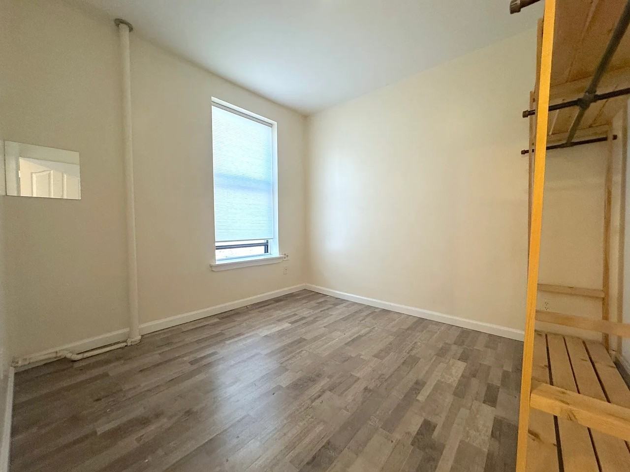 252 S 4th St - Photo 4 of 5