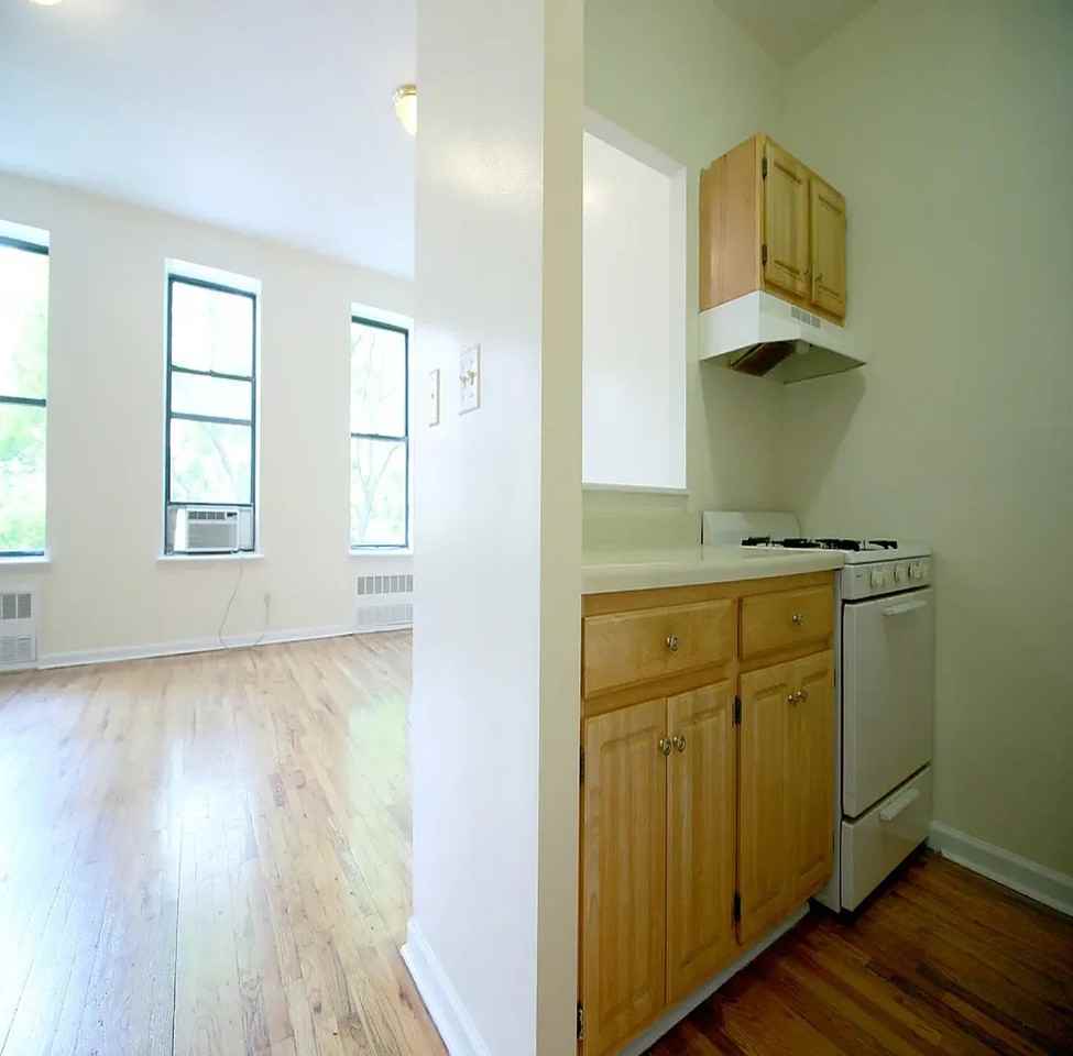 20 W 126th St - Photo 2 of 8