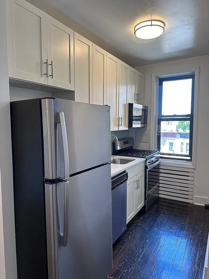 283 Albany Ave - Photo 2 of 12