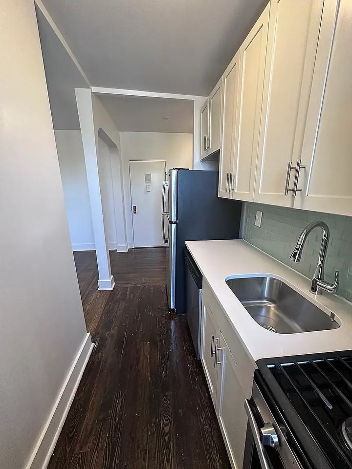 283 Albany Ave - Photo 3 of 12