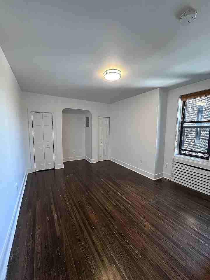 283 Albany Ave - Photo 4 of 12
