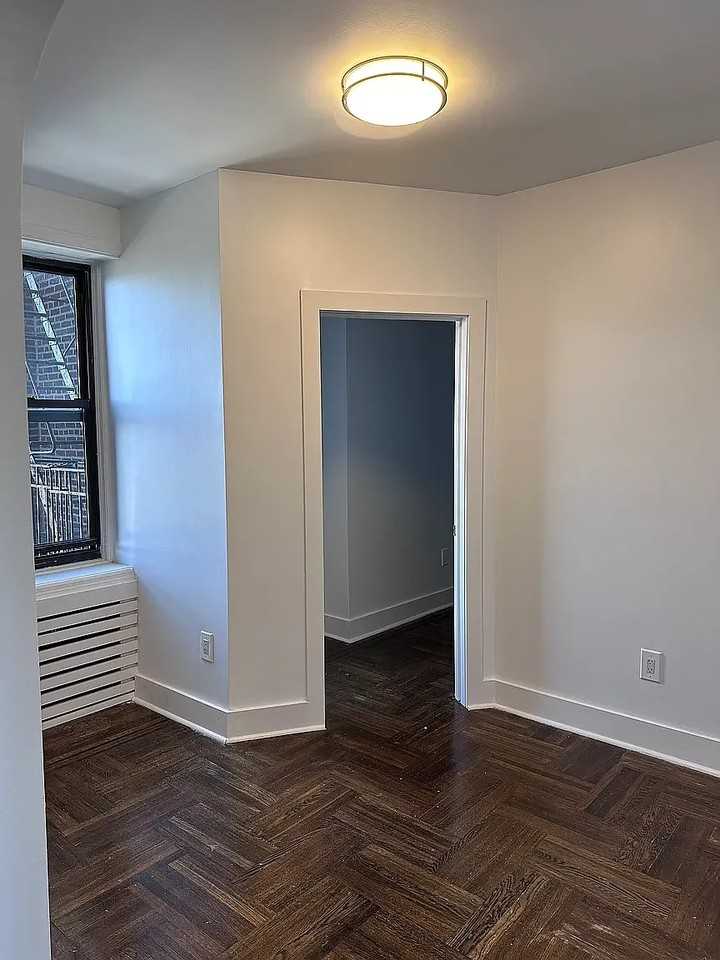 283 Albany Ave - Photo 7 of 12