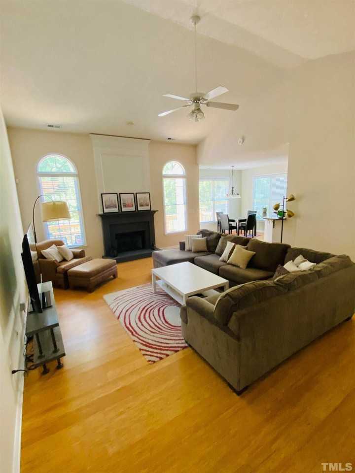 4708 Alderbrook Ln - Photo 3 of 11