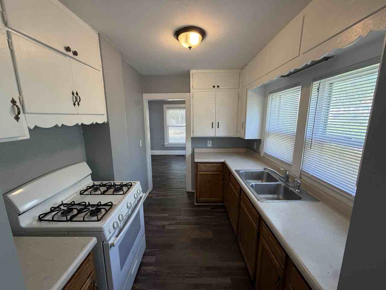 1113 Hackett St #1 - Photo 5 of 10