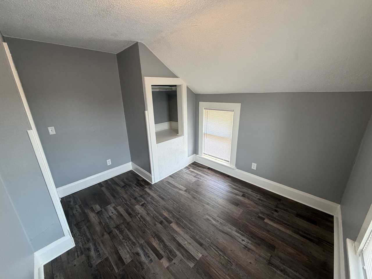 1113 Hackett St #1 - Photo 7 of 10