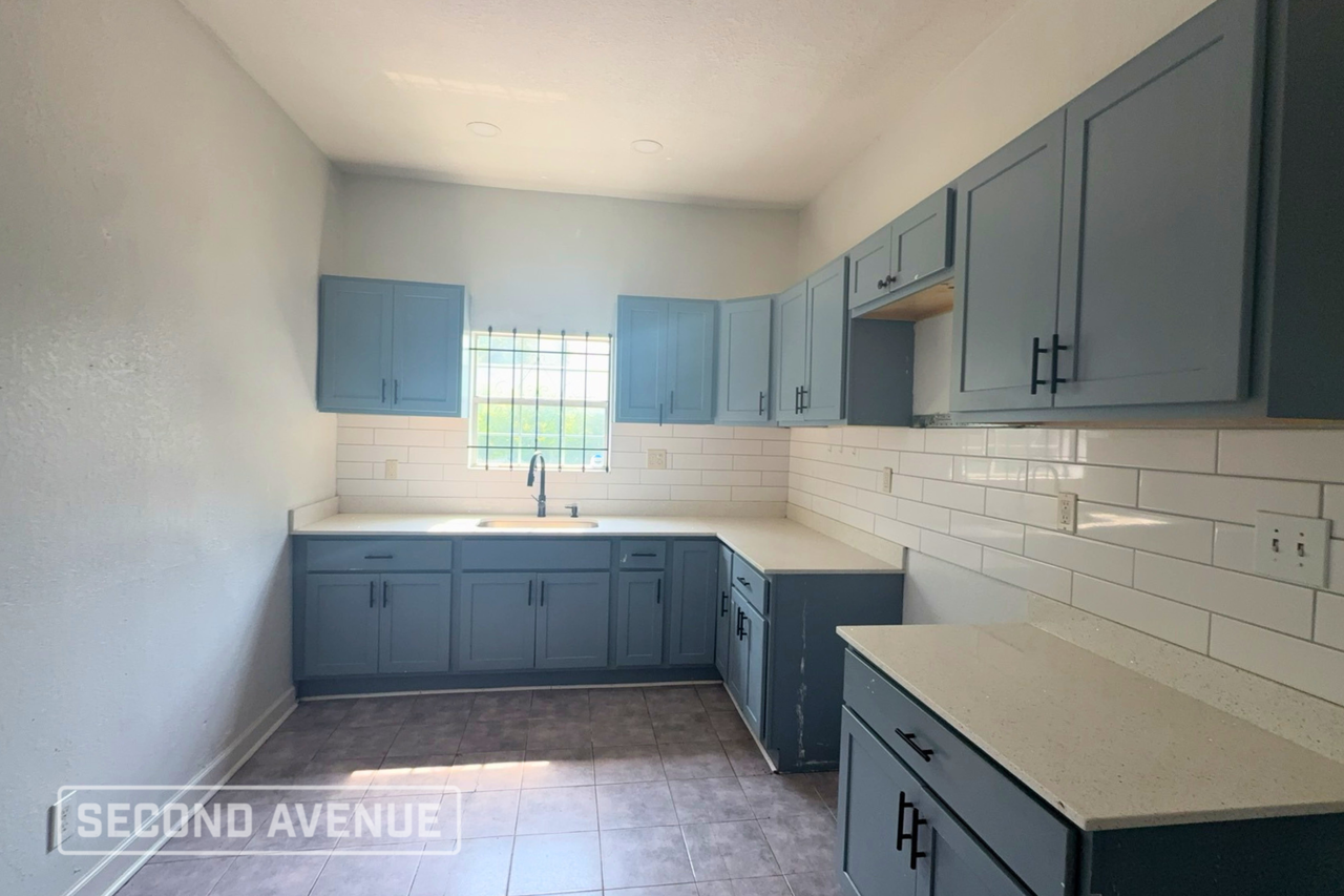 1431 W 21st St - Photo 2 of 11