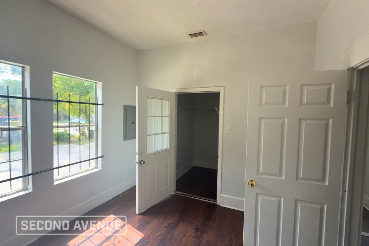 1431 W 21st St - Photo 4 of 11