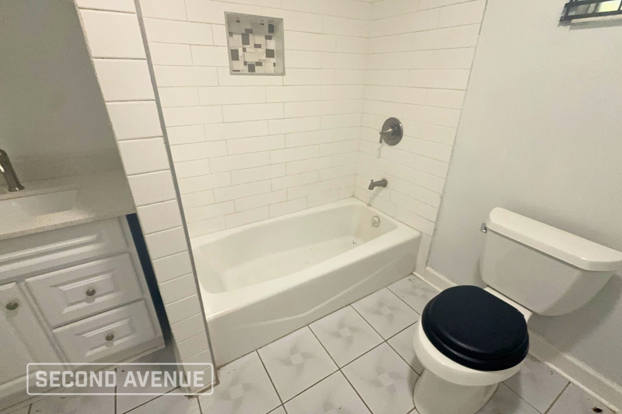 1431 W 21st St - Photo 6 of 11