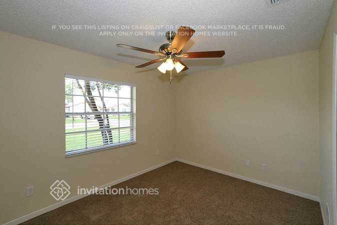 896 Mckenny Ave - Photo 4 of 13