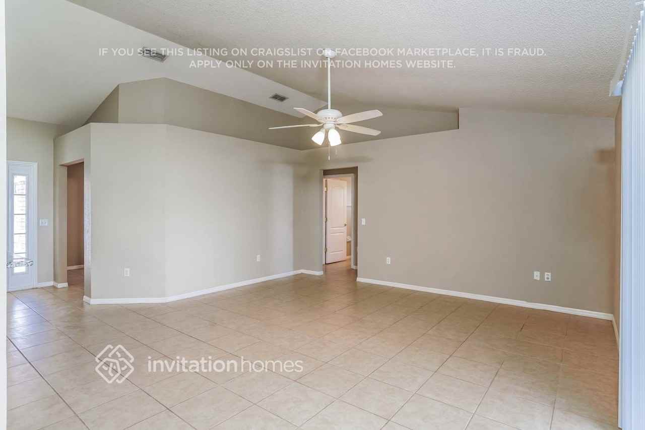 7410 Loblolly Ave - Photo 3 of 17