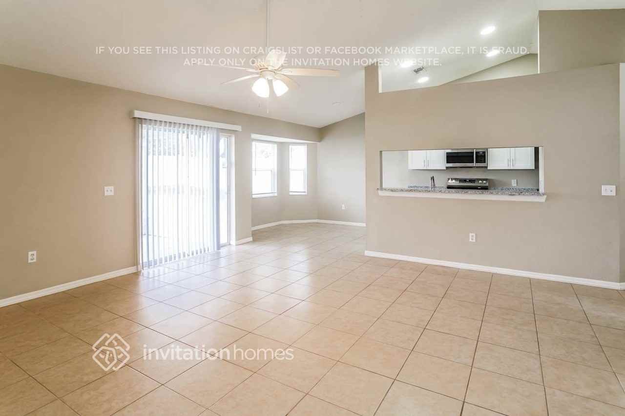 7410 Loblolly Ave - Photo 5 of 17