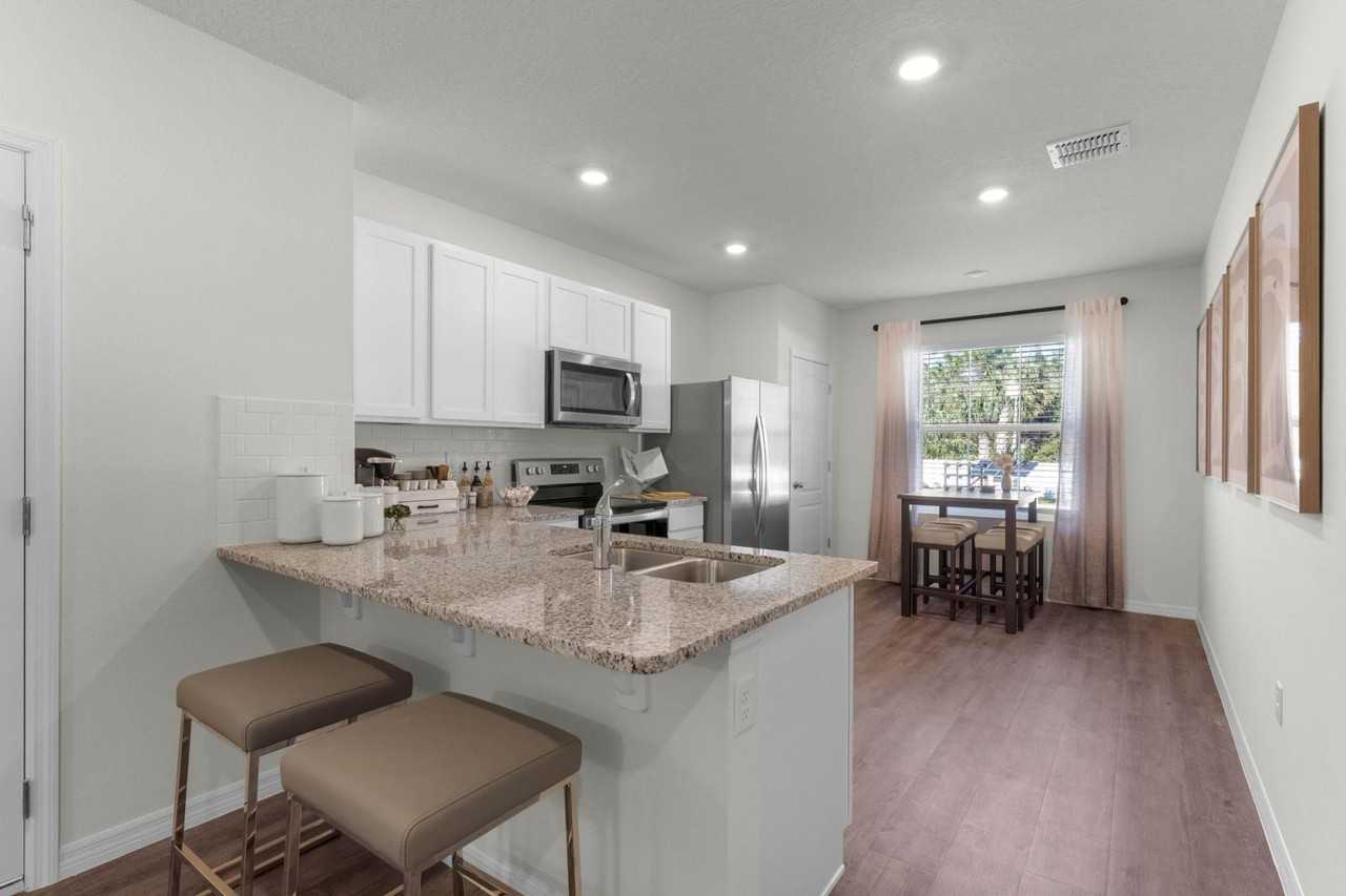 Ormond Grande Townhomes For Rent - Photo 2 of 22