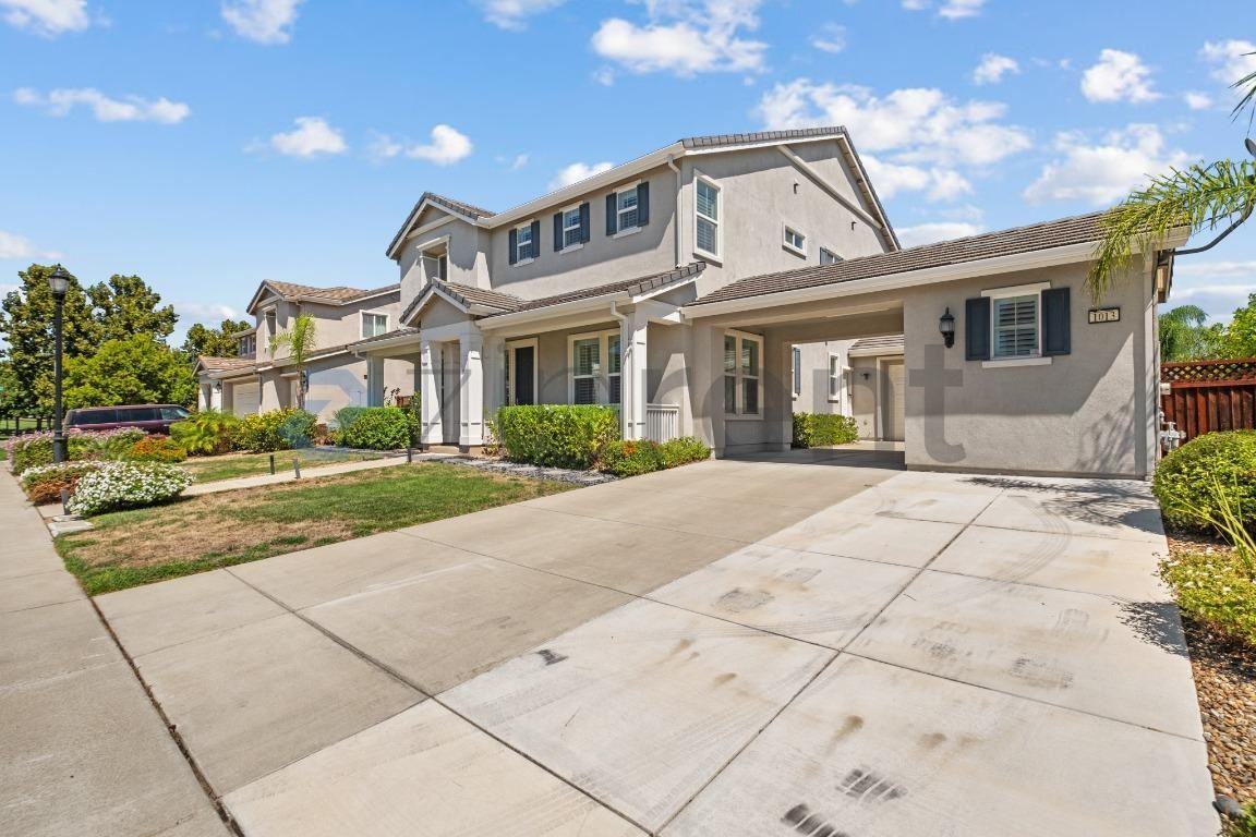 1013 Hollyhock Dr - Photo 4 of 42