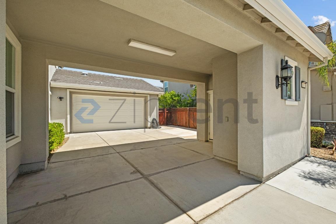 1013 Hollyhock Dr - Photo 5 of 42