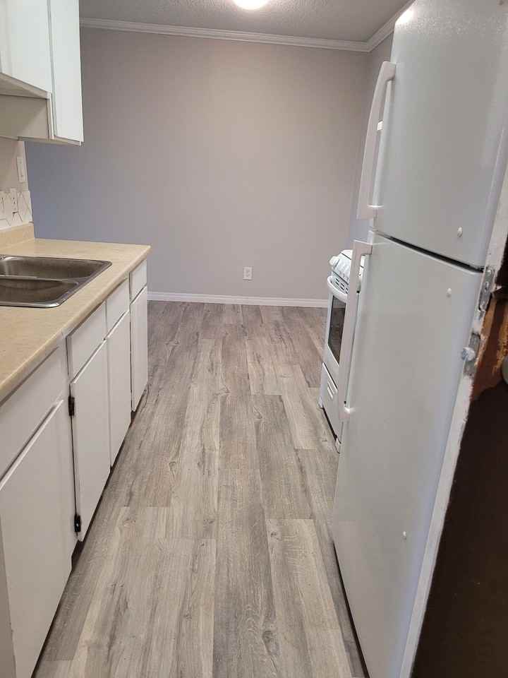333 43 Avenue West - Photo 2 of 7