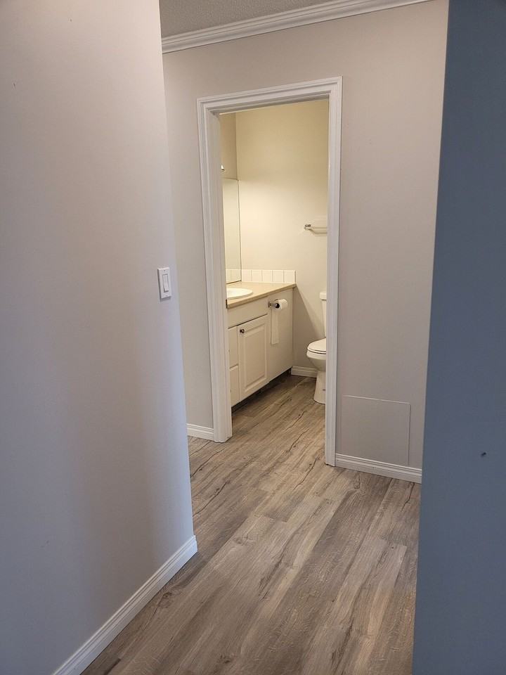 333 43 Avenue West - Photo 4 of 7