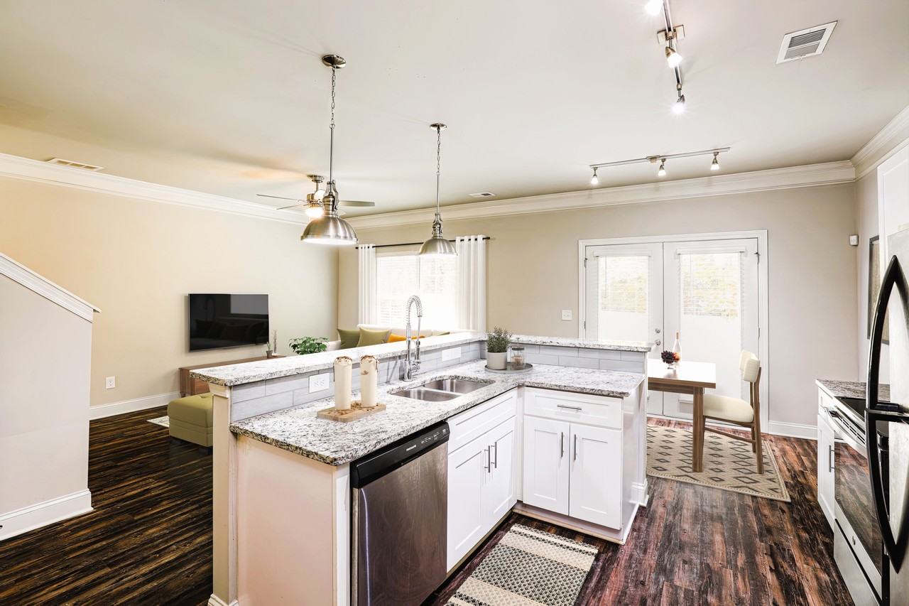 The Cottages at Riley Place Townhomes For Rent - Photo 5 of 34